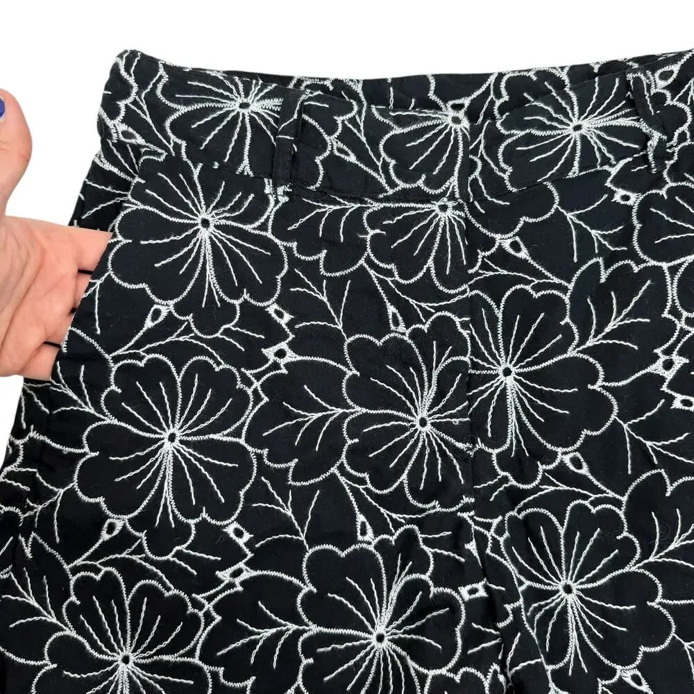 Tahari Black White Embroidered Floral High Rise Shorts Size 2